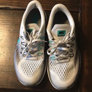 Nike Flex 2107 Run size 8